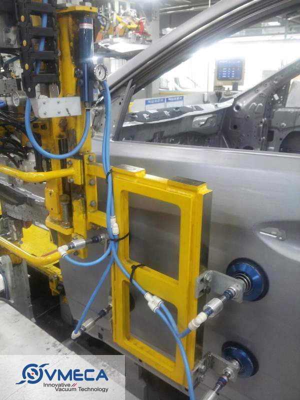 Przyssawki podciśnienia w fabryce samochodów